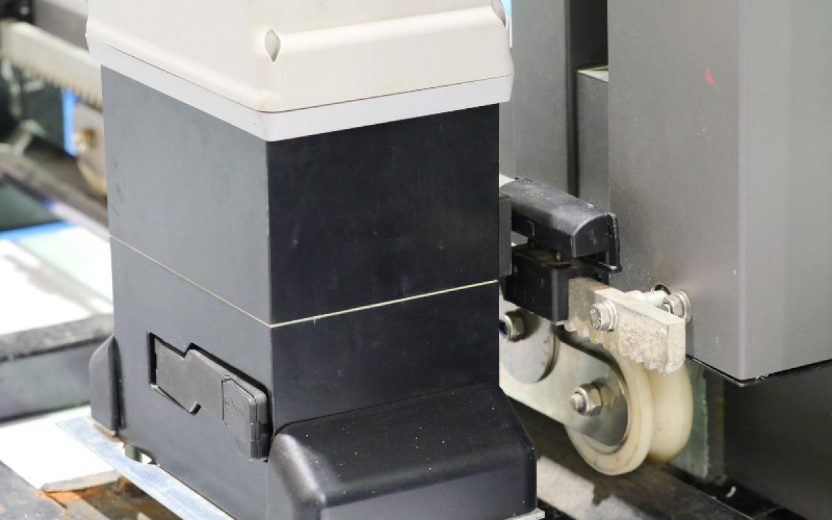 A kényelem új dimenziója: így válassz elektromos kapu motort otthonra